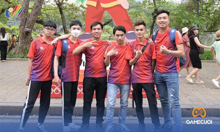 Đội tuyển Việt Nam đang rất cần những nhân tố mới để tham dự đấu trường quốc tế. (Từ trái qua phải: Nhọ, MeoU, BichNgoc, Meow, Mio, GNART)