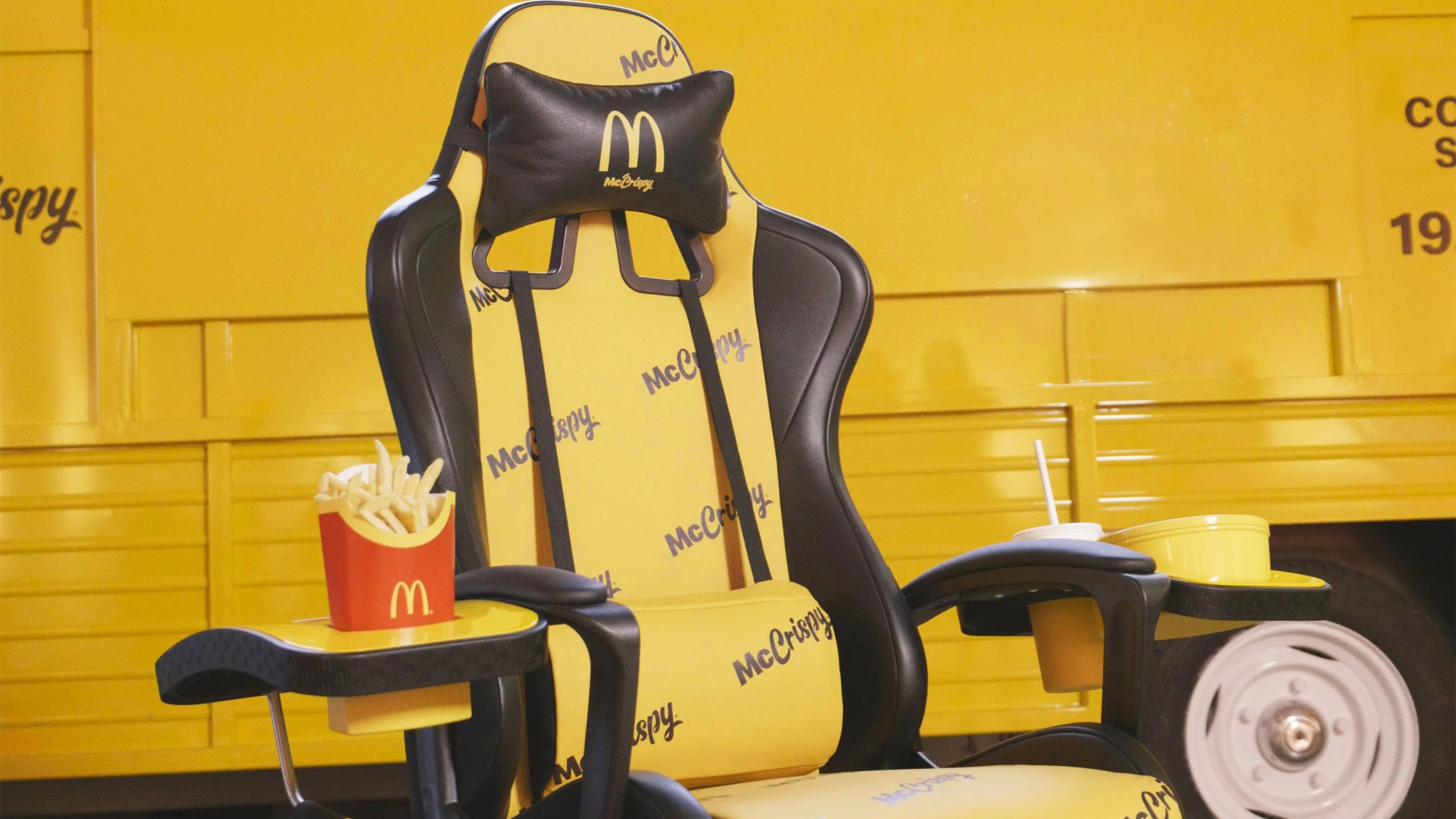 Ghế chơi game McDonald’s độc đáo có cả… ngăn hâm nóng đồ ăn