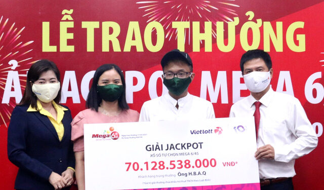 Tỷ phú trúng giải Vietlott 70 tỷ đồng là một Nam game thủ… Đấu Trường Chân Lý