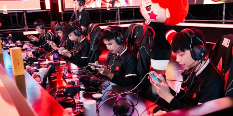 ĐTDV Mùa Đông 2025: FPT X Flash vào CK tổng sau khi hủy diệt One Star Esports