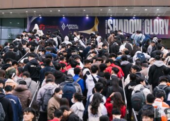 AIC 2025 – Fan hâm mộ xếp hàng trong ngày thi đấu bán kết tại Hà Nội