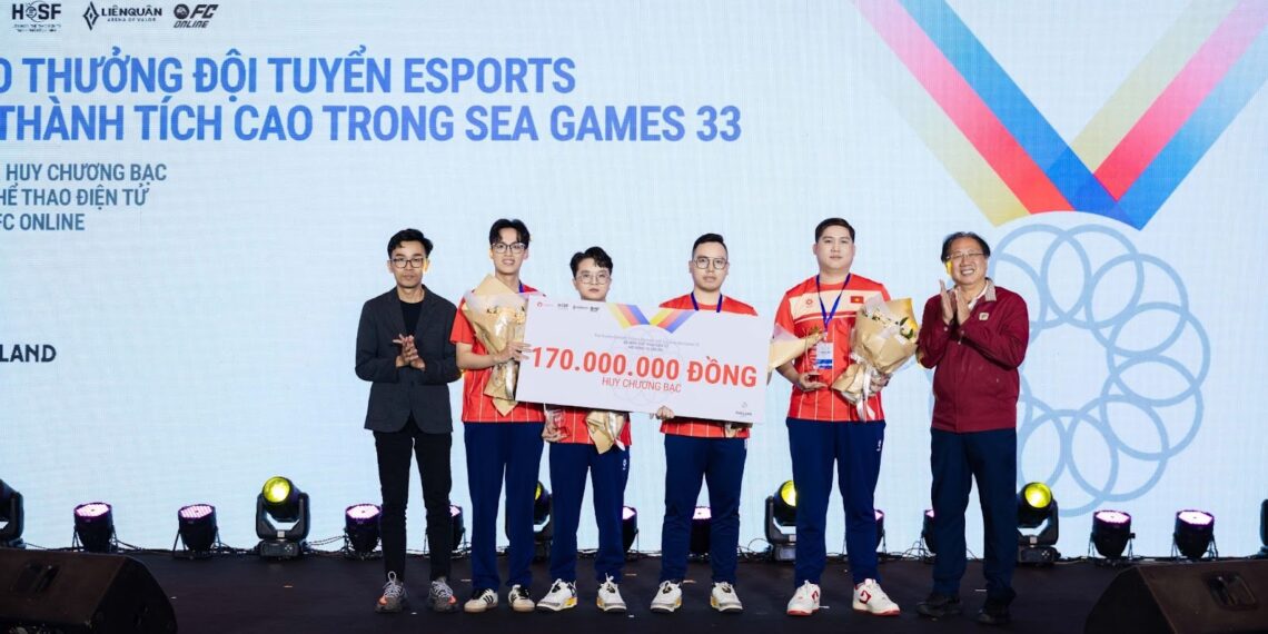 Garena Việt Nam tặng hơn 1 tỷ đồng tới tuyển thủ LQM và FC Online có huy chương tại SEA Games 33