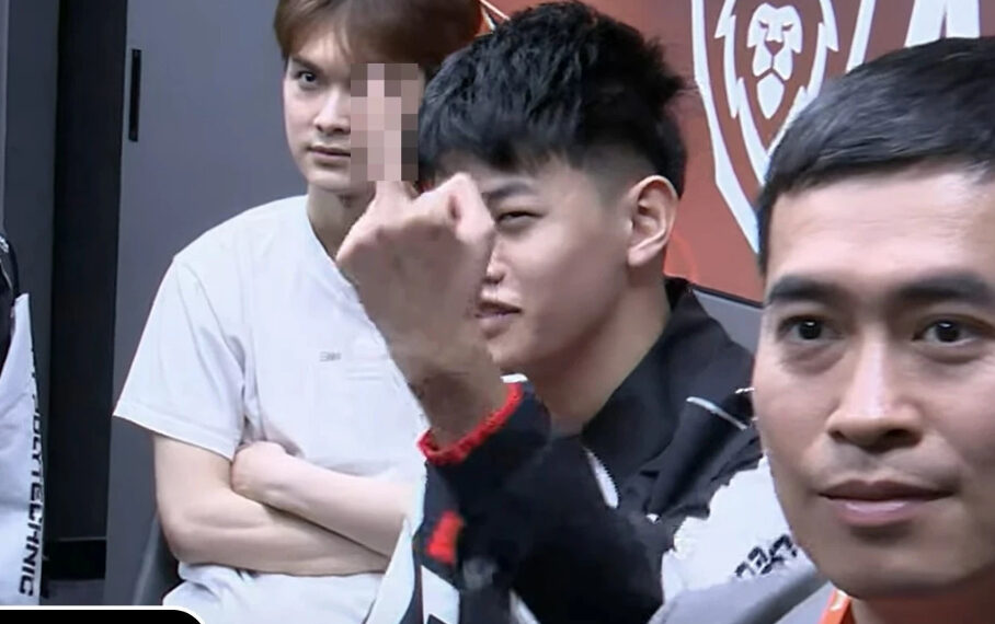 FPT Polytechnic cắt hơp đồng tuyển thủ Liên Quân Ductiep vì…. “ngón tay thối”