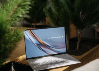 ASUS ExpertBook Ultra với mức giá đến 100 triệu đồng có gì đặc biệt?