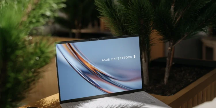 ASUS ExpertBook Ultra với mức giá đến 100 triệu đồng có gì đặc biệt?