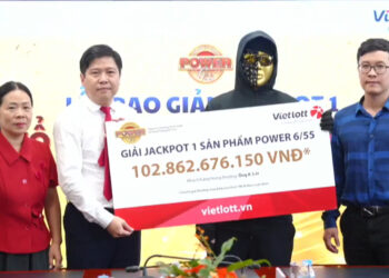 Một Oppa Hàn Quốc trúng giải 102 tỷ Power 6/55 của Vietlott